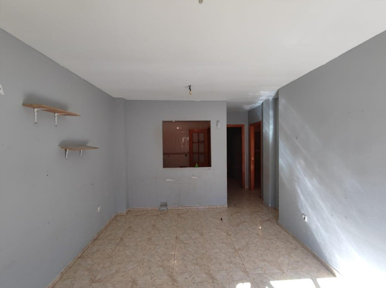 En venta piso de 3 dormitorios con garaje en Vícar