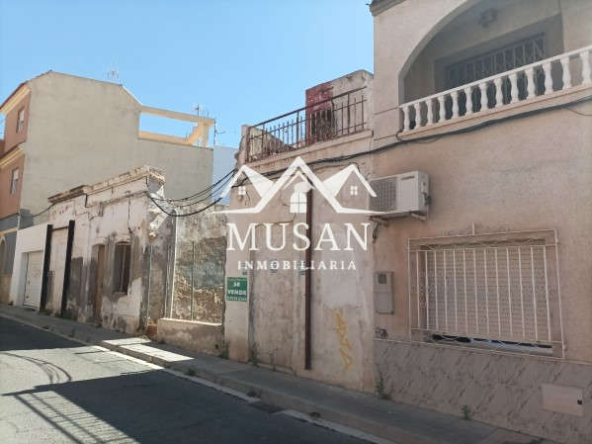 Casa de pueblo en Venta en Almería