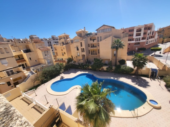 "Estilo y confort cerca al mar: Apartamento con vistas impresionantes y servicios cercanos" en Roquetas de Mar foto 1