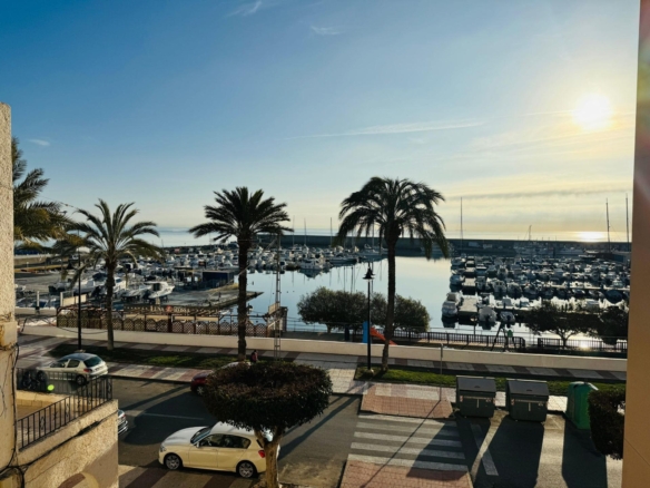 PISO EN PRIMERA LÍNEA DEL PUERTO DE ROQUETAS