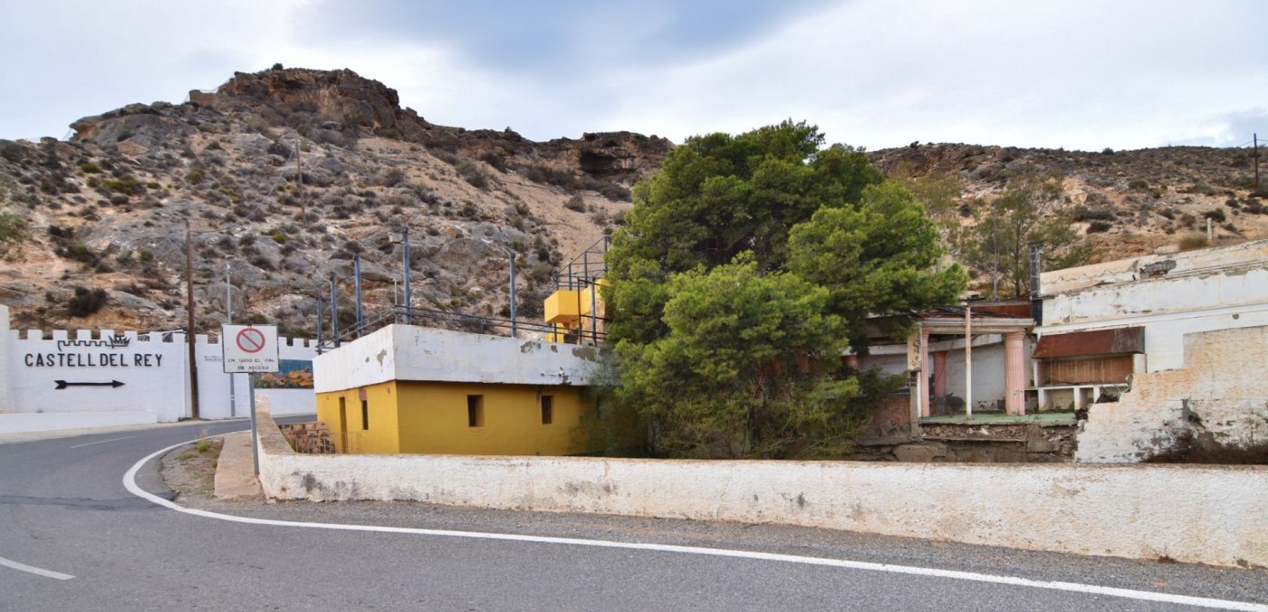 EDIFICACIÓN DE 2 PLANTAS EN CASTELL DEL REY