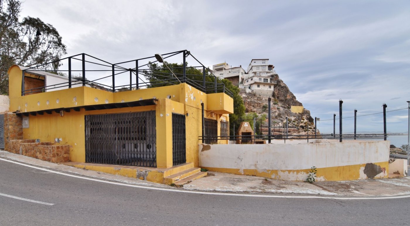 EDIFICACIÓN DE 2 PLANTAS EN CASTELL DEL REY