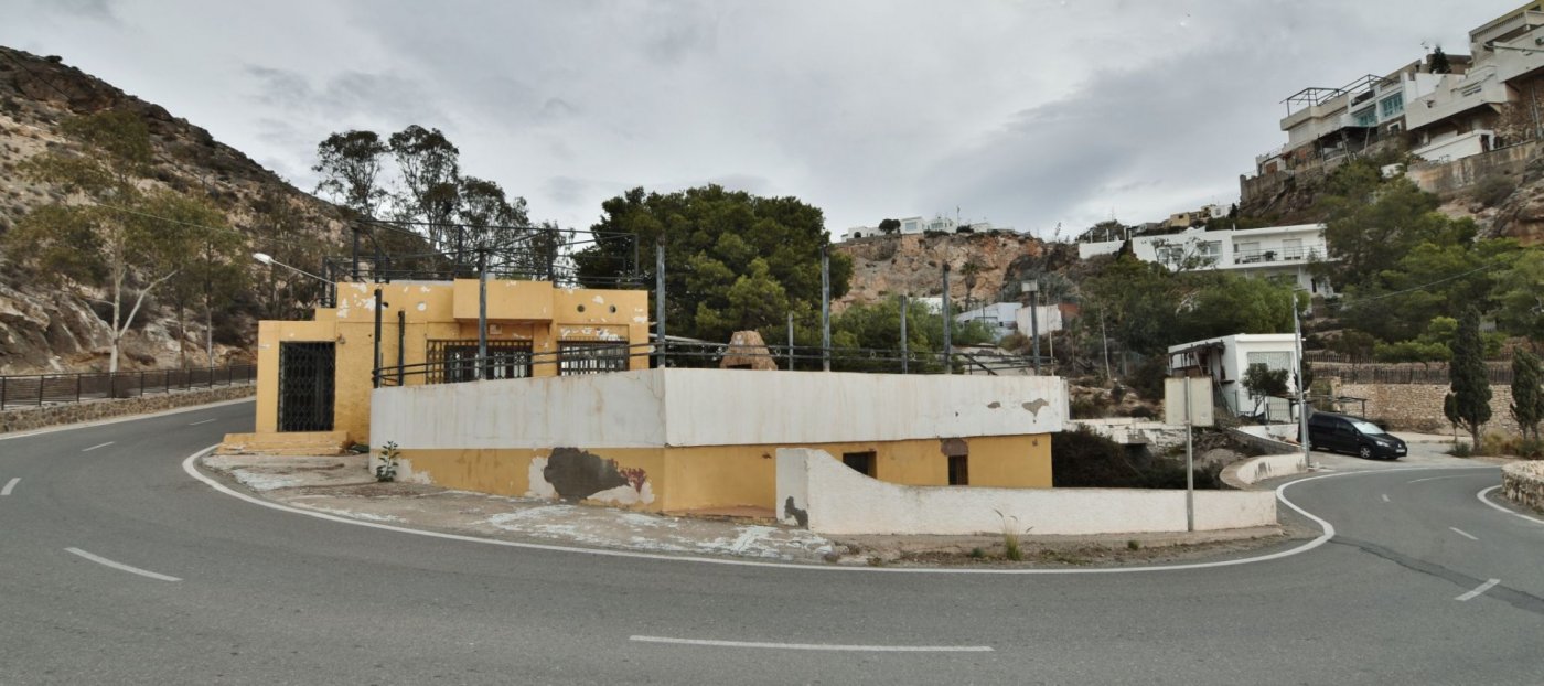 EDIFICACIÓN DE 2 PLANTAS EN CASTELL DEL REY