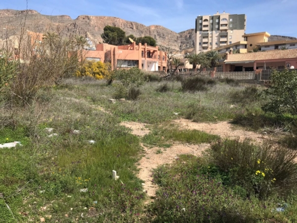 Solar en Aguadulce Sur