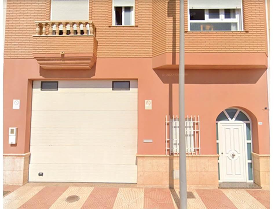 VIVIENDA SOBRE LOCAL EN ROQUETAS DE MAR