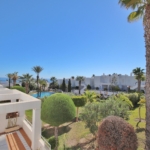 Exclusivo Apartamento en Residencial Frente a la Playa con Piscina y Jardines
