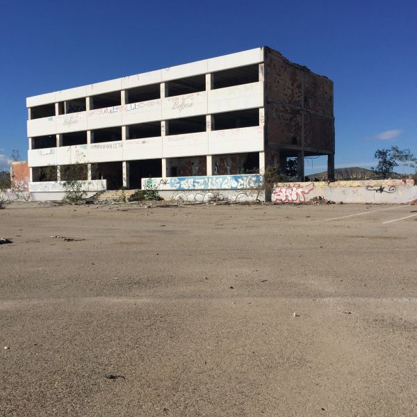 vista desde carretera y acceso por secundaria