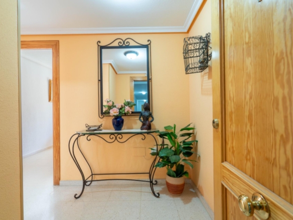 SE VENDE PISO EN ALMERIA