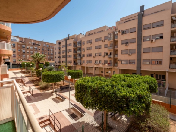SE VENDE PISO EN ALMERIA