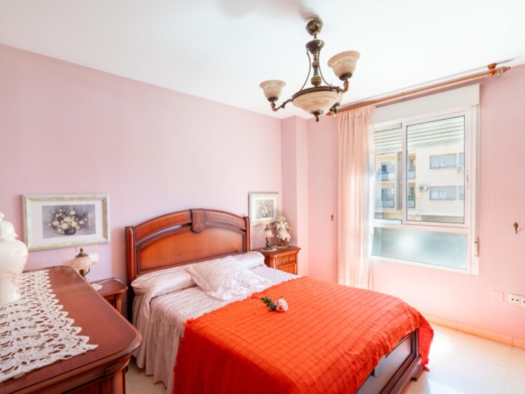 SE VENDE PISO EN ALMERIA