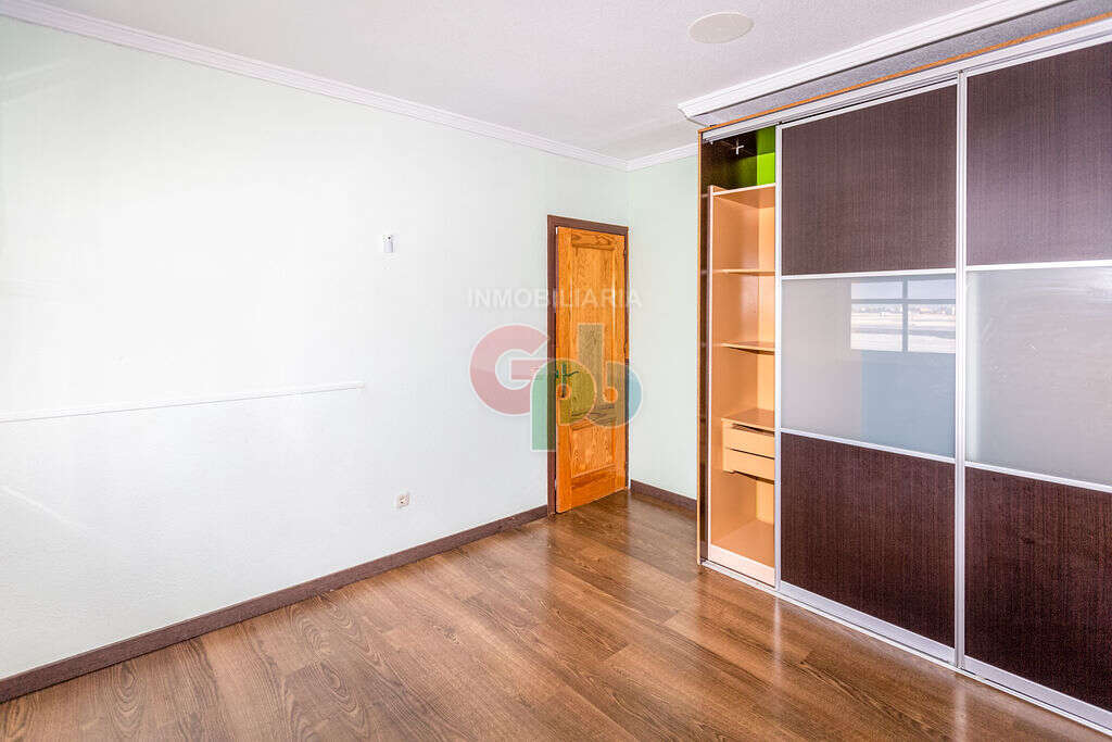 Piso de 65 m² en Roquetas de Mar en Venta por 64000€