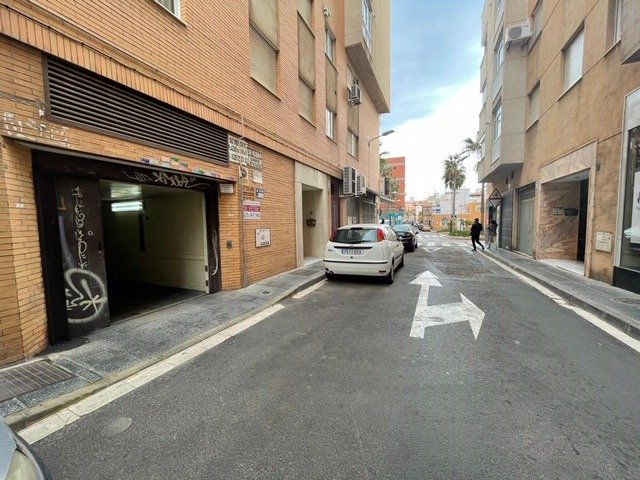 PLAZA DE GARAJE JUNTO A CALLE GRANADA