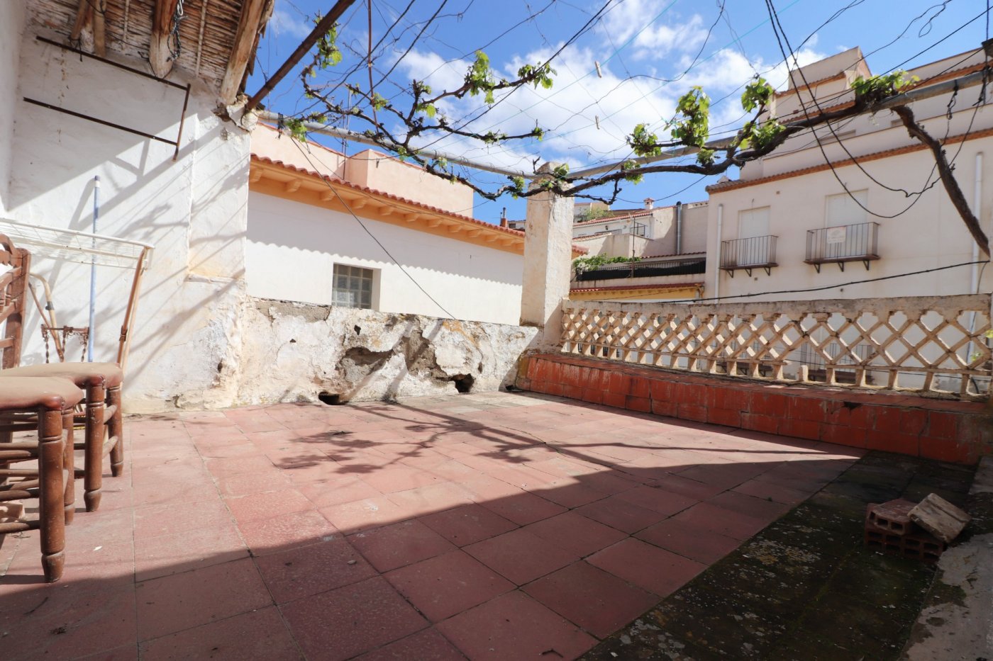 Casa de dos plantas en Hueneja