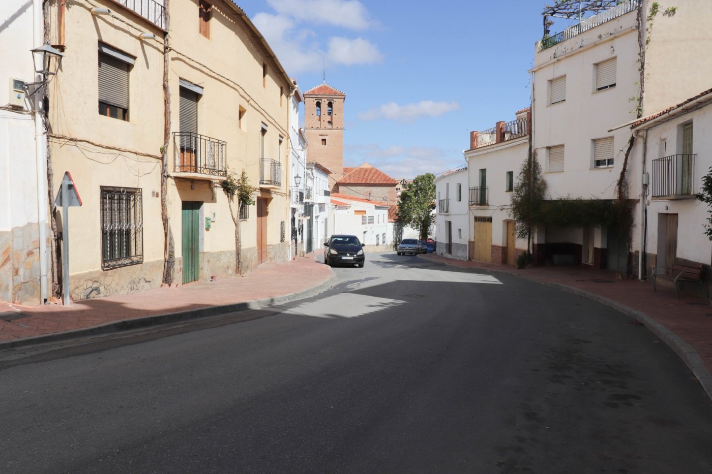 Casa de dos plantas en Hueneja