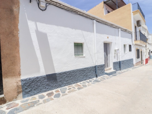 CASA EN  VENTA EN ZONA ABRUCENA