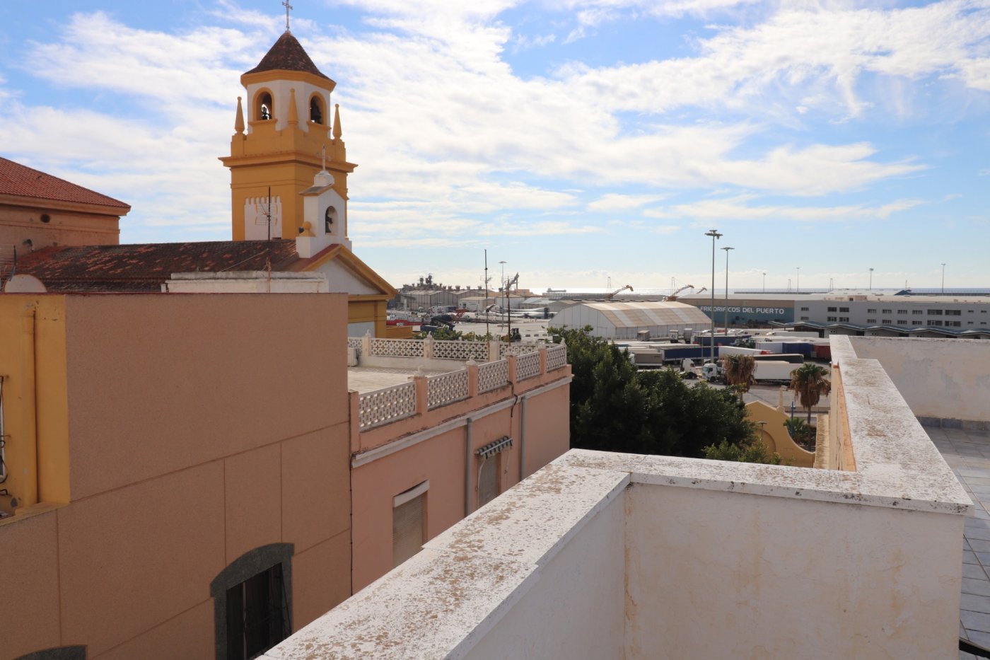 Casa familiar frente al Puerto de Almeria