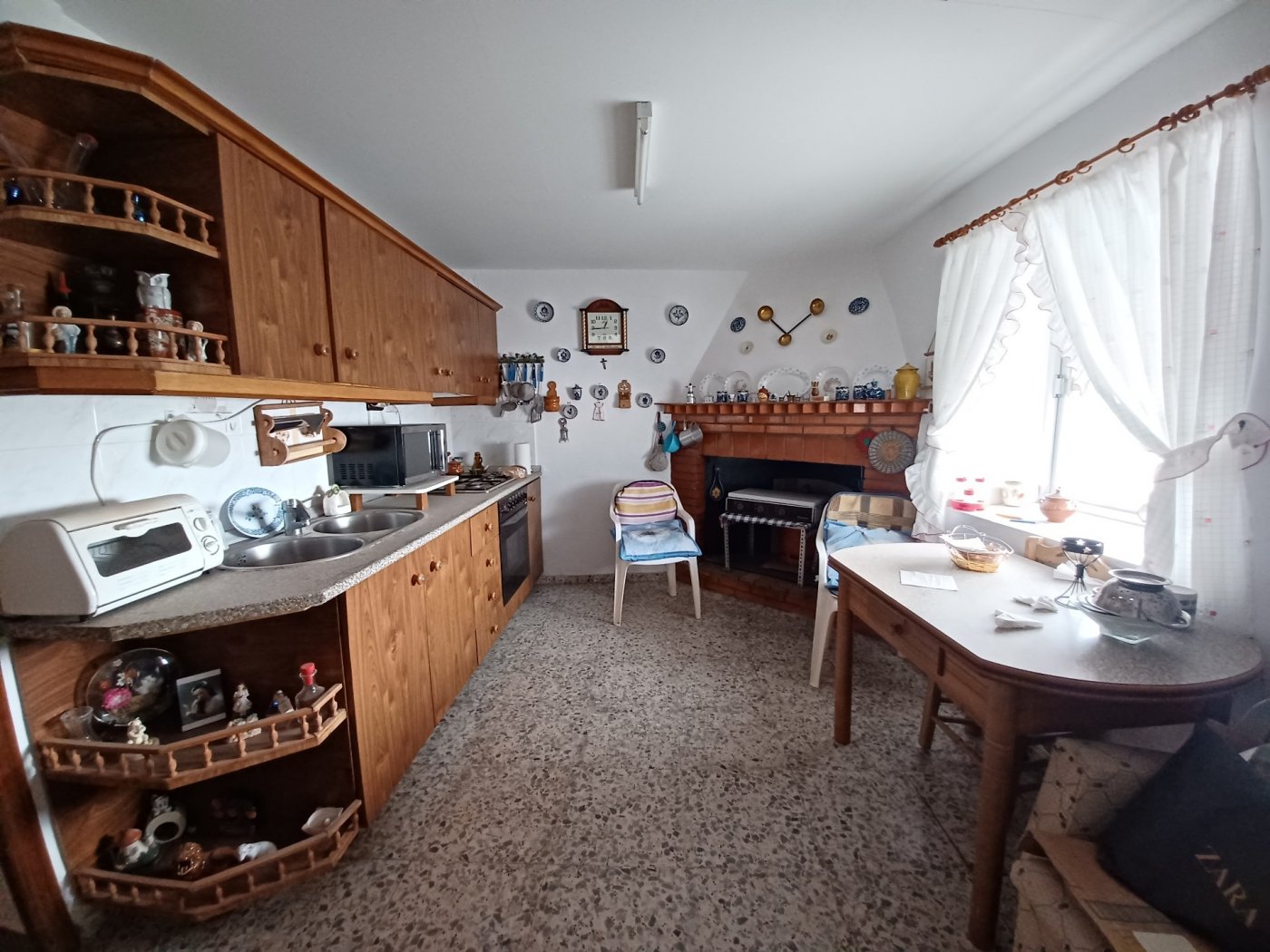 SE VENDE CASA EN ZONA ABRUCENA