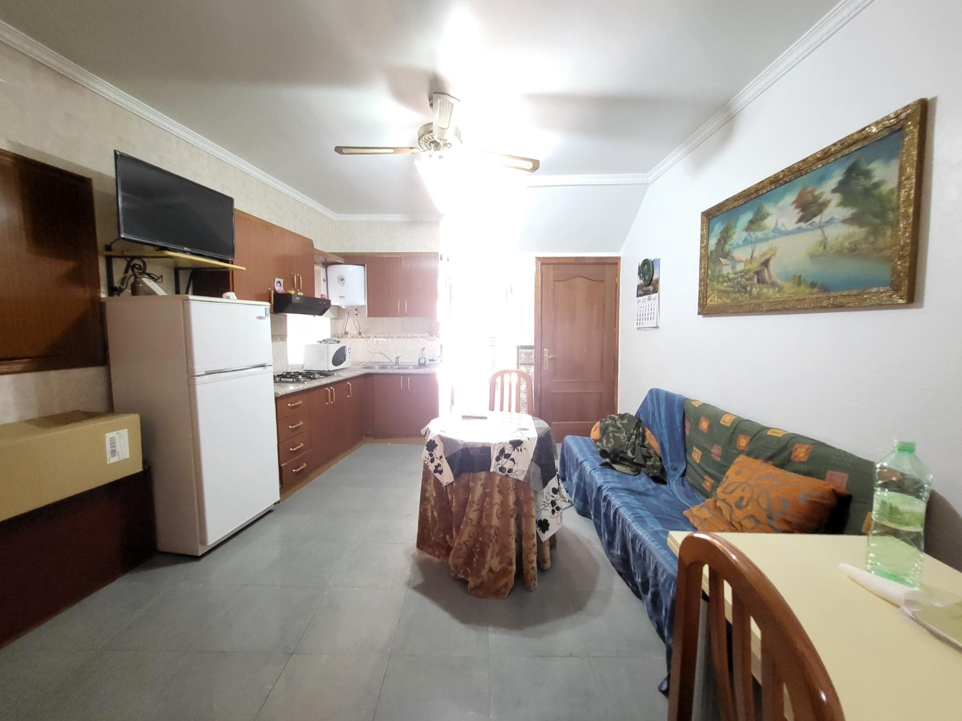 SE VENDE BAJO DE 2 HABITACIONES EN ABRUCENA