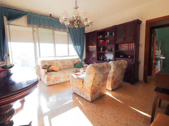 SE VENDE PISO DE 4 HABITACIONES EN LA AVD SANTA ISABEL