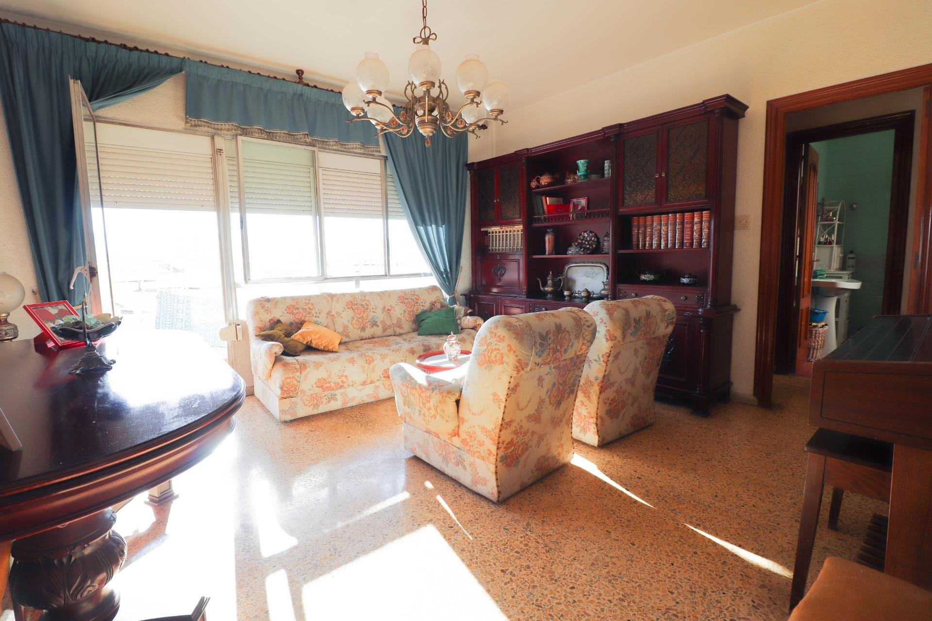 SE VENDE PISO DE 4 HABITACIONES EN LA AVD SANTA ISABEL