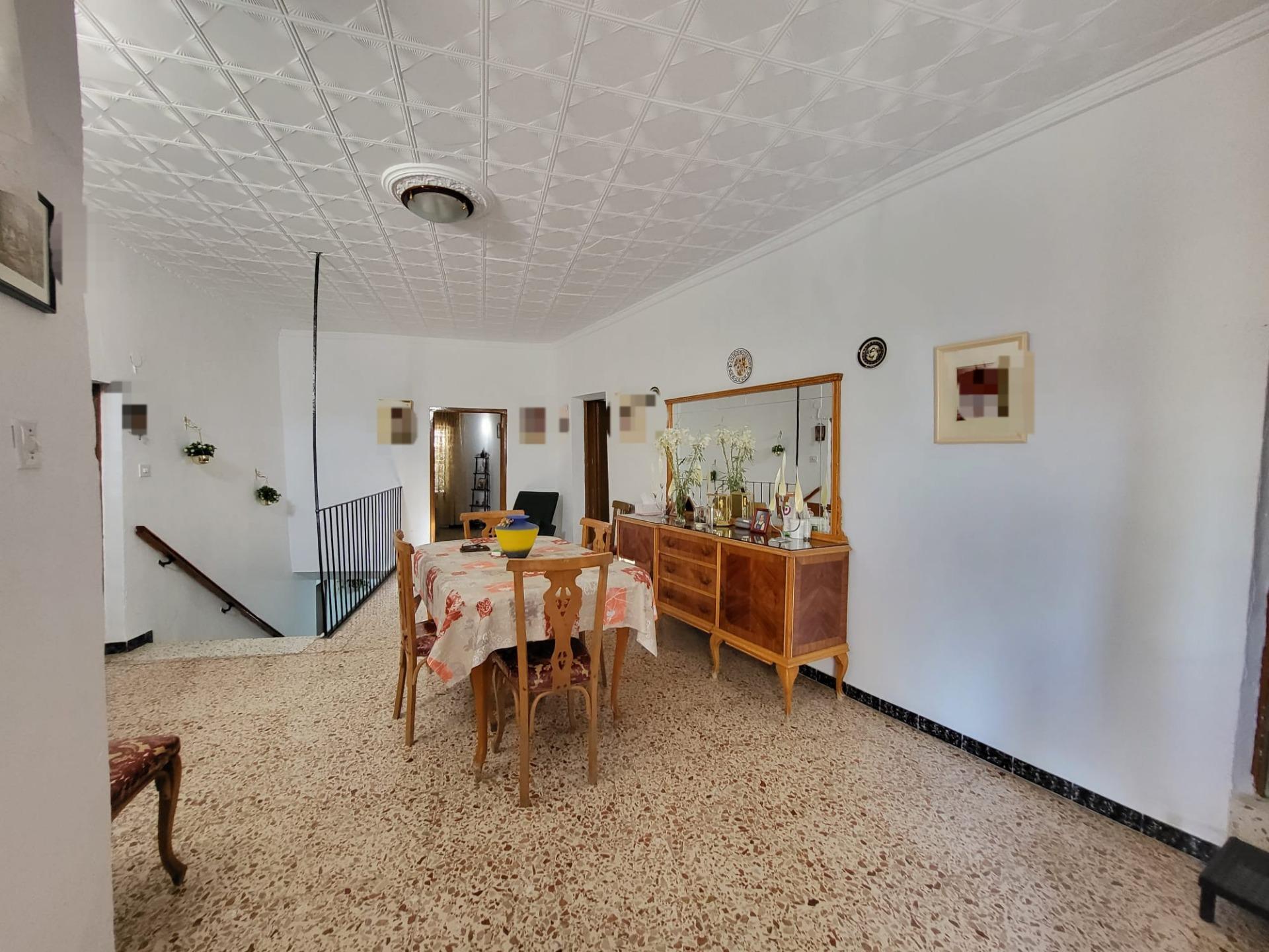 SE VENDE CASA EN ABRUCENA ZONA CENTRO