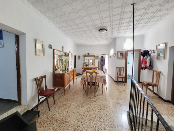 SE VENDE CASA EN ABRUCENA ZONA CENTRO