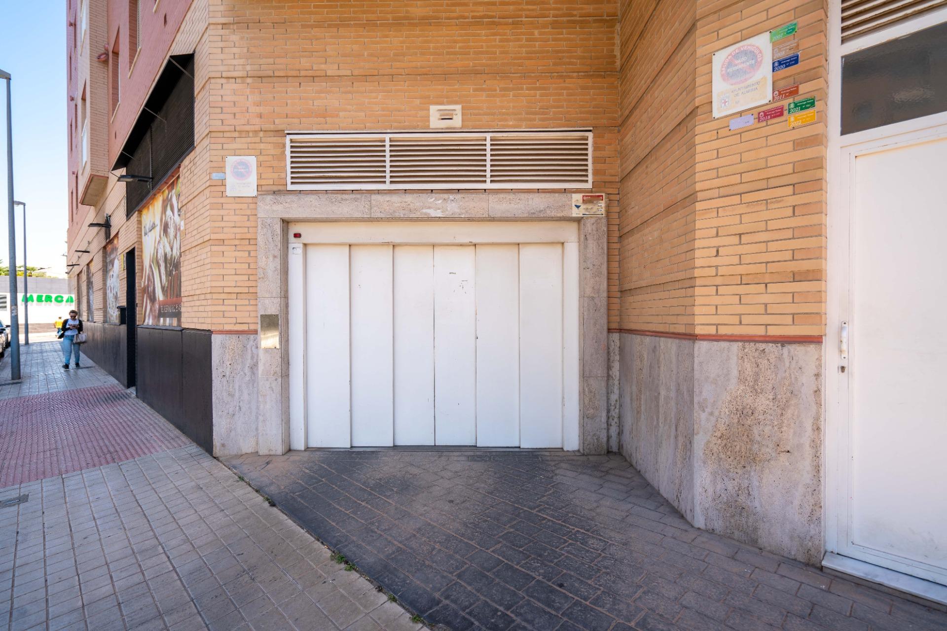 Plaza de garaje en el Barrio San Luis - Almería