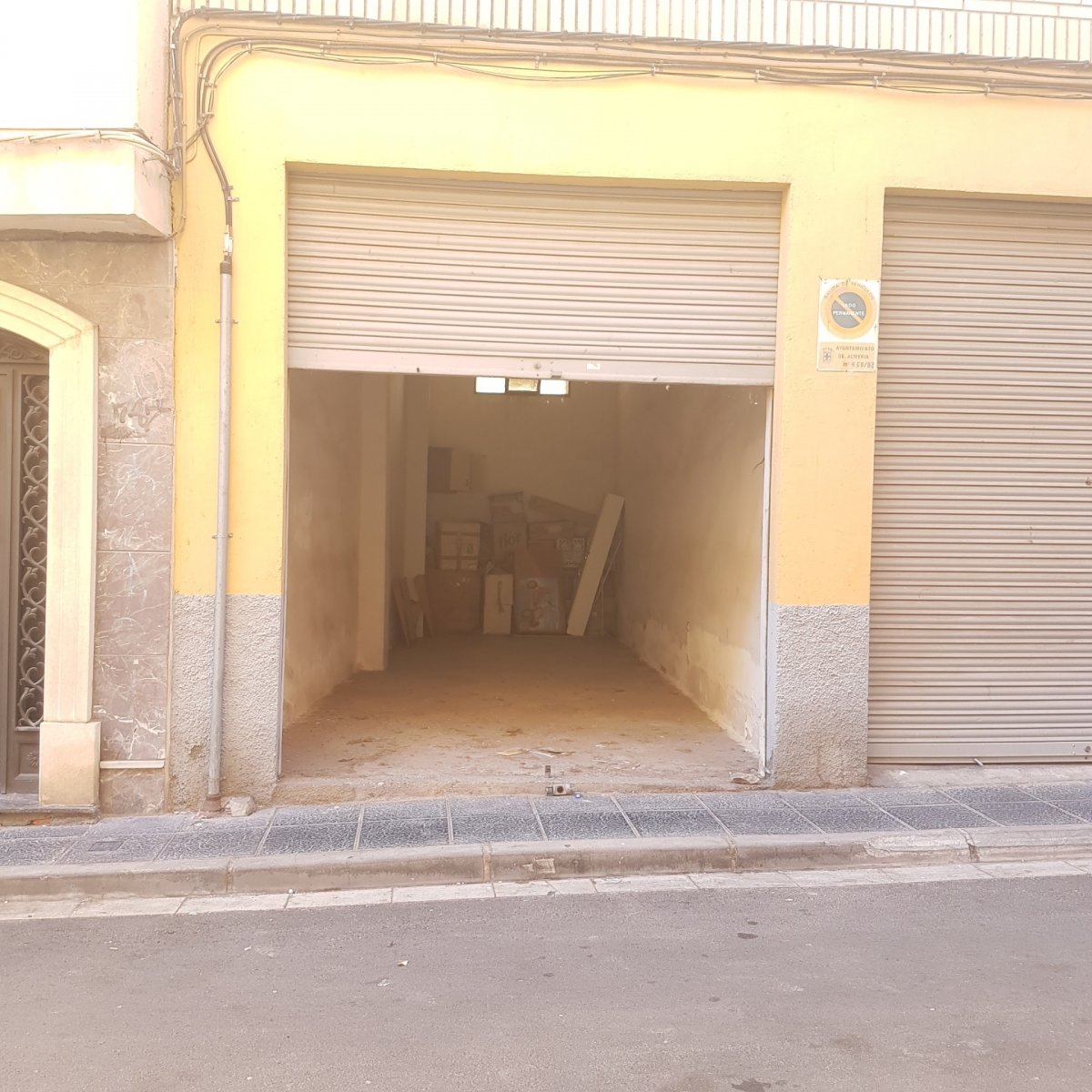 SE VENDE LOCAL  EN LA AVD SANTA ISABEL