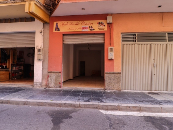 Local comercial en zona Santa Isabel