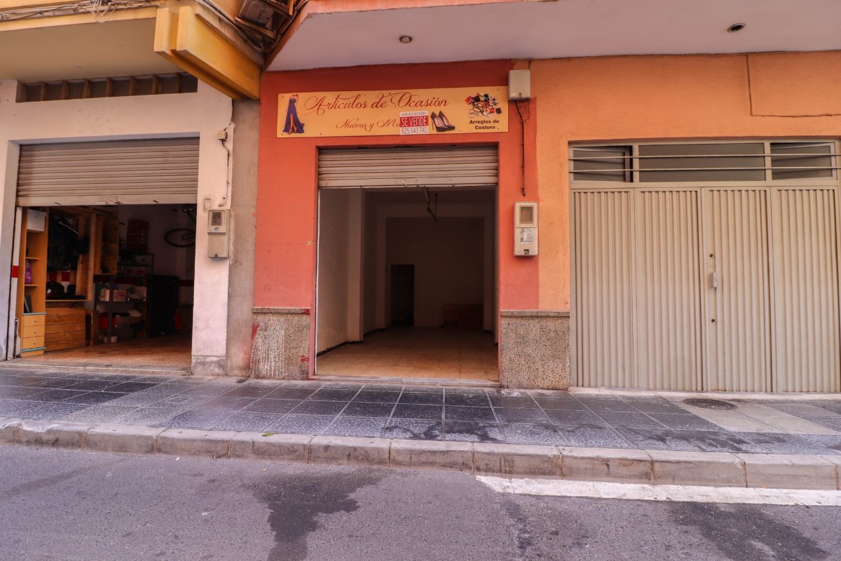 Local comercial en zona Santa Isabel