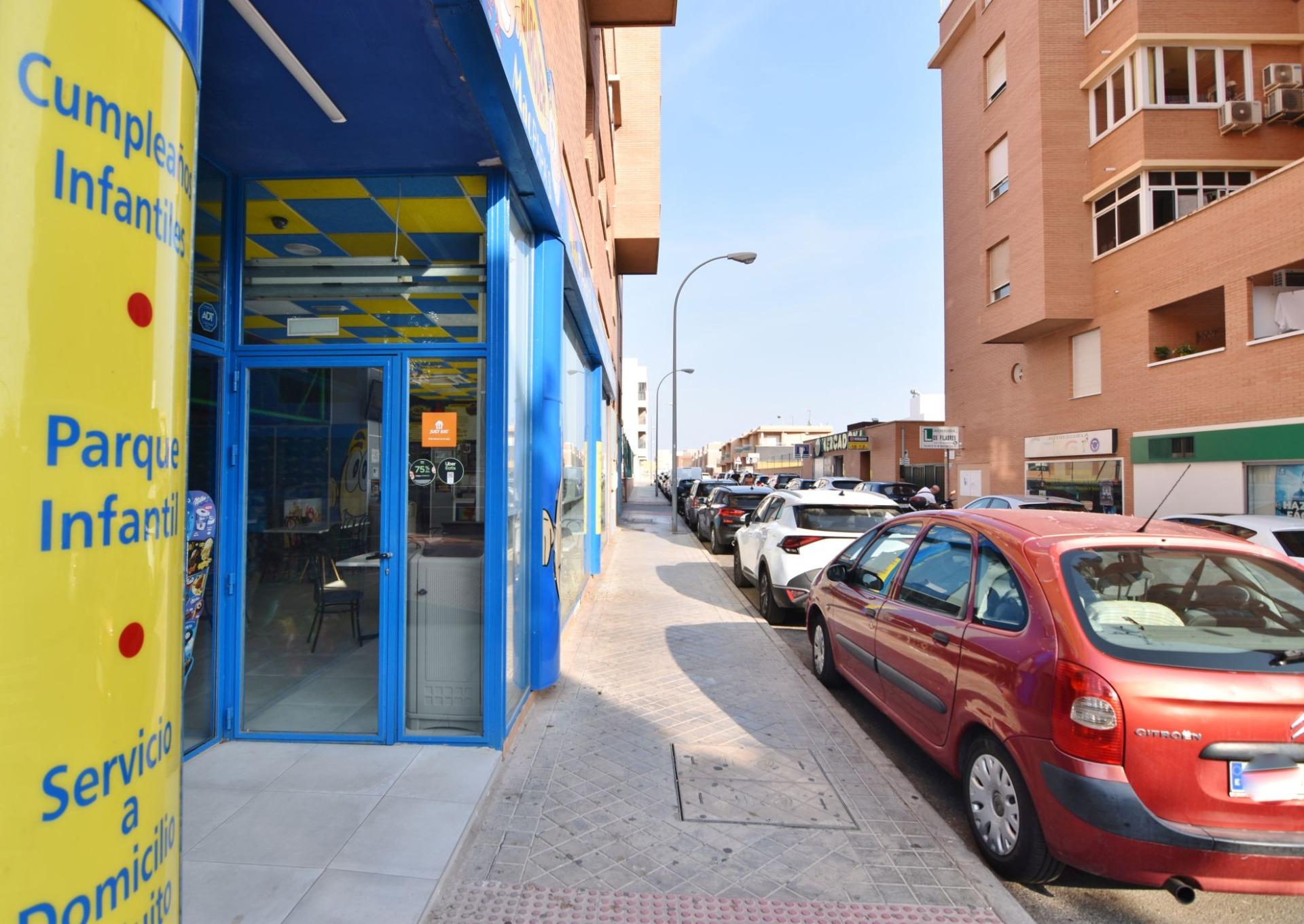 Local en esquina Avda. Mediterráneo con Calle Eñe