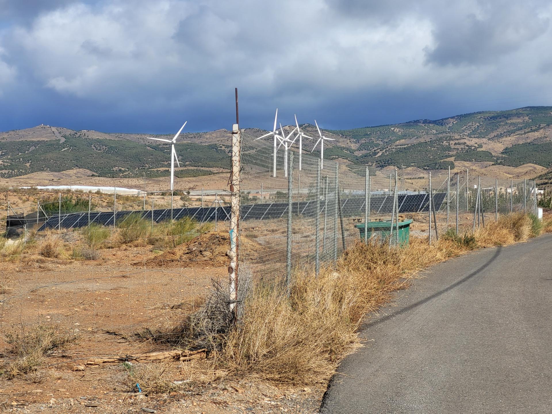 SE VENDE NAVE DE 2 PLANTAS CON  GRANJA DE POLLOS EN ABLA