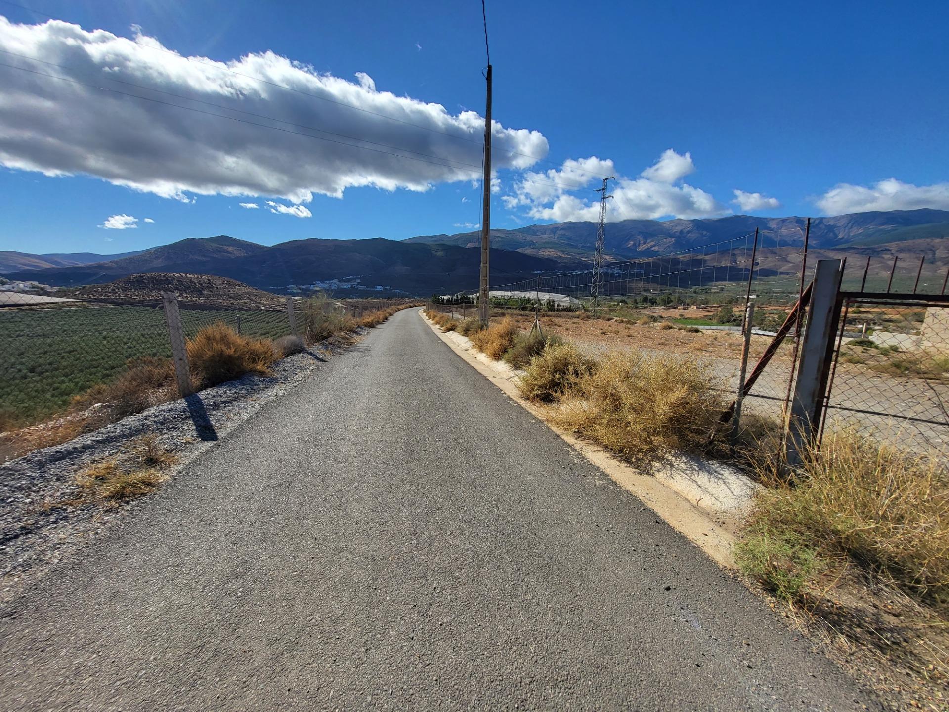 SE VENDE NAVE DE 2 PLANTAS CON  GRANJA DE POLLOS EN ABLA