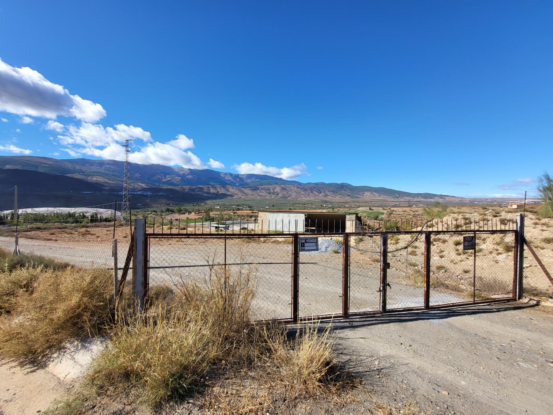 SE VENDE NAVE DE 2 PLANTAS CON  GRANJA DE POLLOS EN ABLA