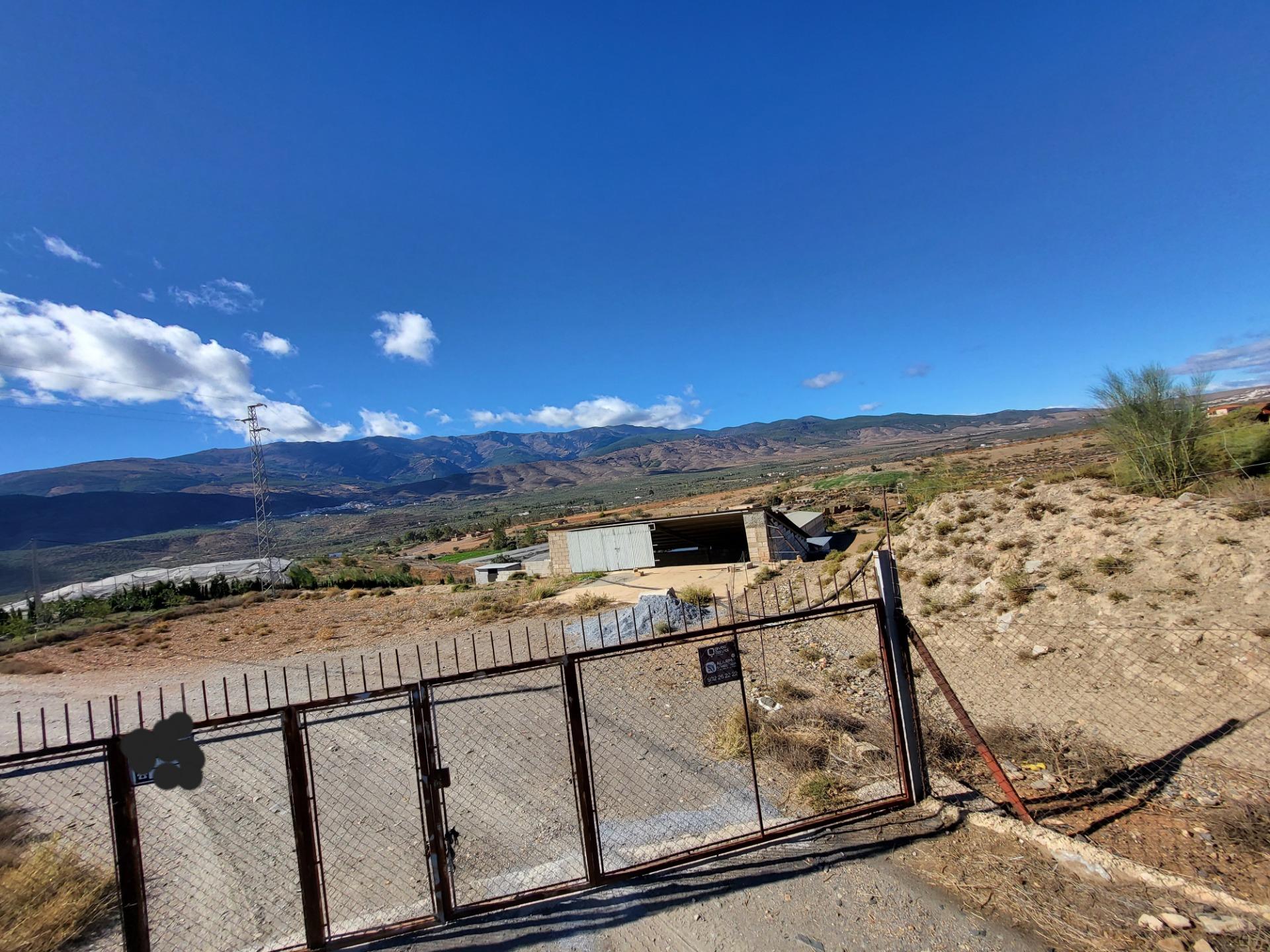 SE VENDE NAVE DE 2 PLANTAS CON  GRANJA DE POLLOS EN ABLA