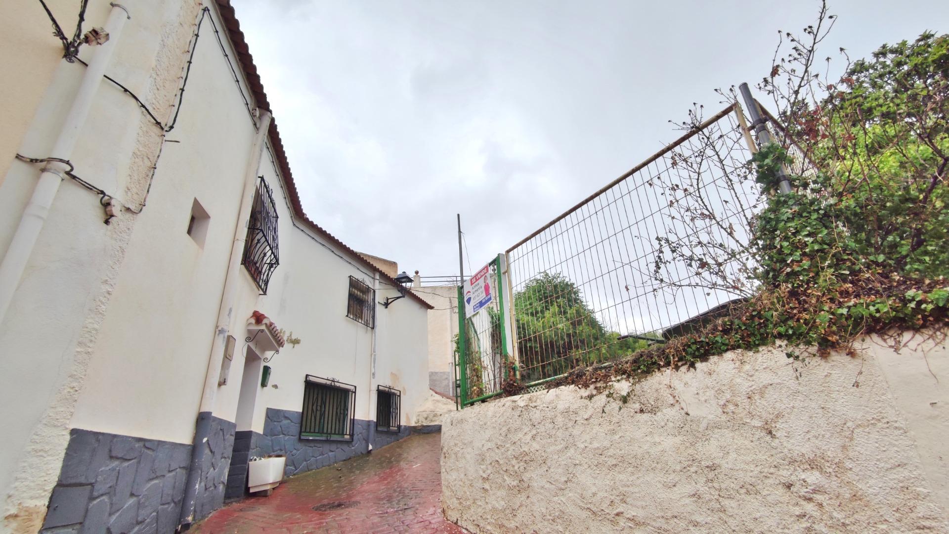 Casa de Pueblo en las Alpujarras Almerienses: Tu Refugio Ideal en la Naturaleza