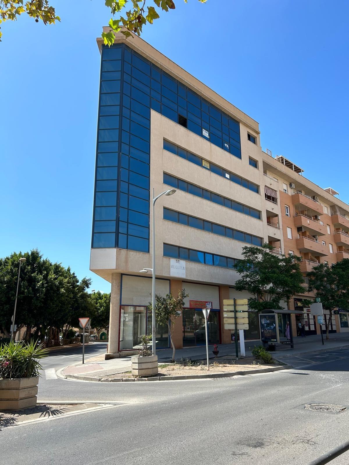 OFICINAS EN PLENO BULEVAR DE VICAR