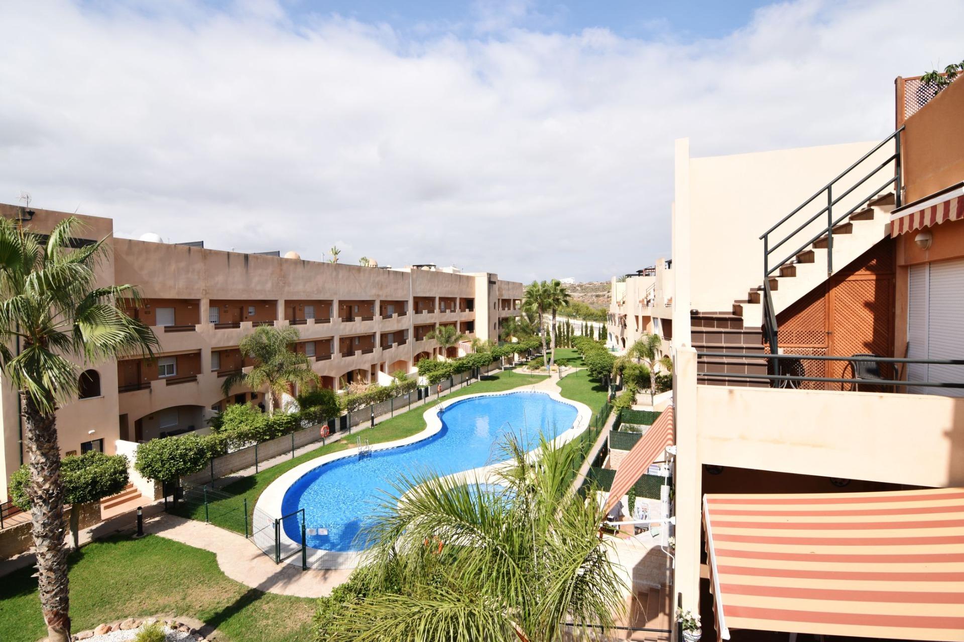 Ático con solarium y piscina privada en Vera playa