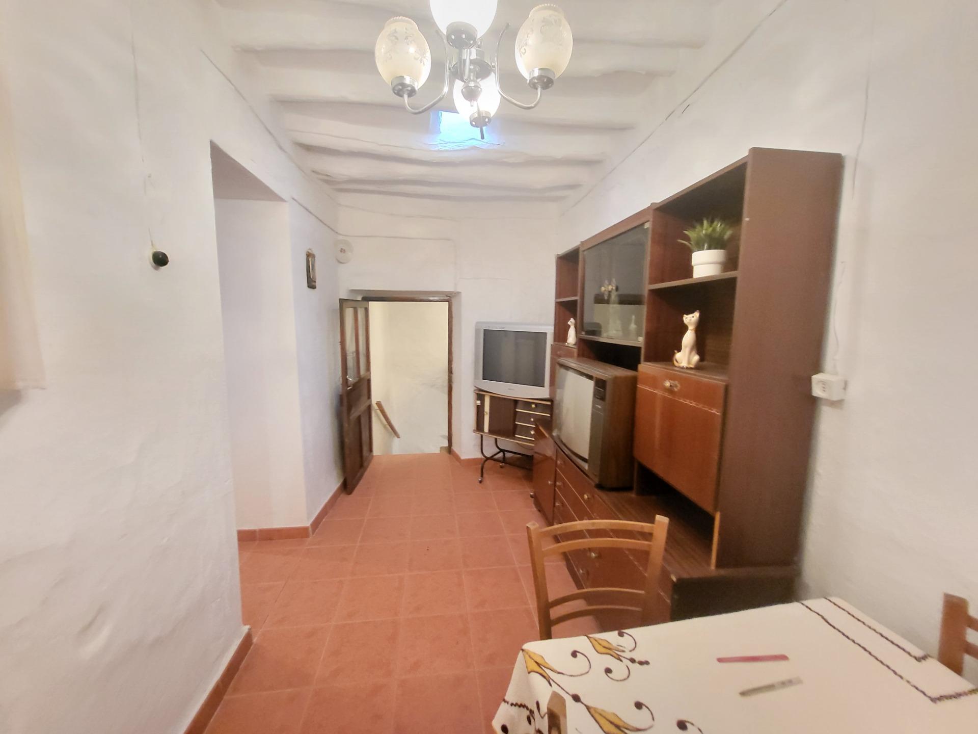 SE VENDE CASA EN ABRUCENA ZONA CENTRO