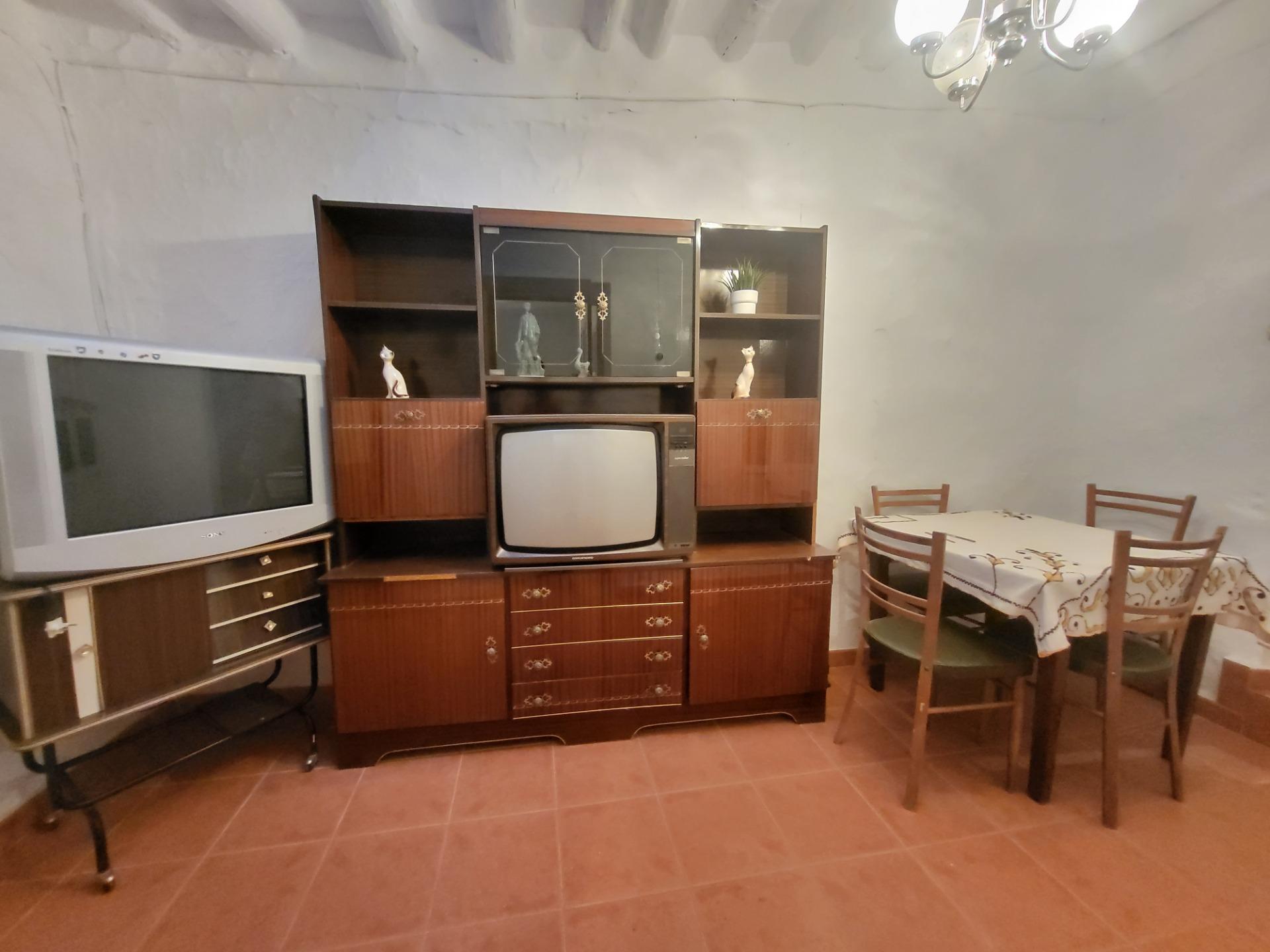 SE VENDE CASA EN ABRUCENA ZONA CENTRO