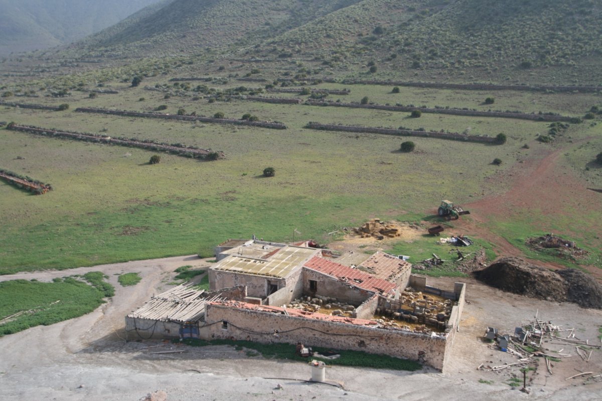 Finca con cortijo para rehabilitar en Pleno Parque Natural de Cabo de Gata - Níjar