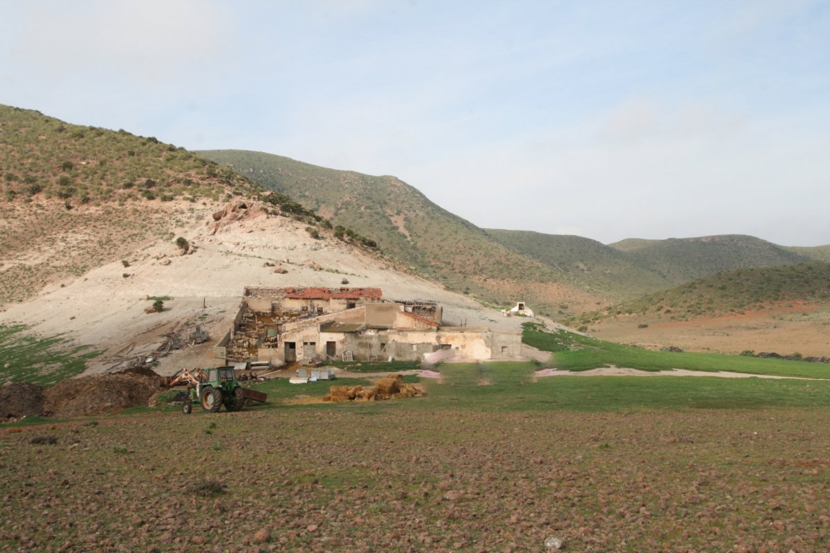 Finca con cortijo para rehabilitar en Pleno Parque Natural de Cabo de Gata - Níjar