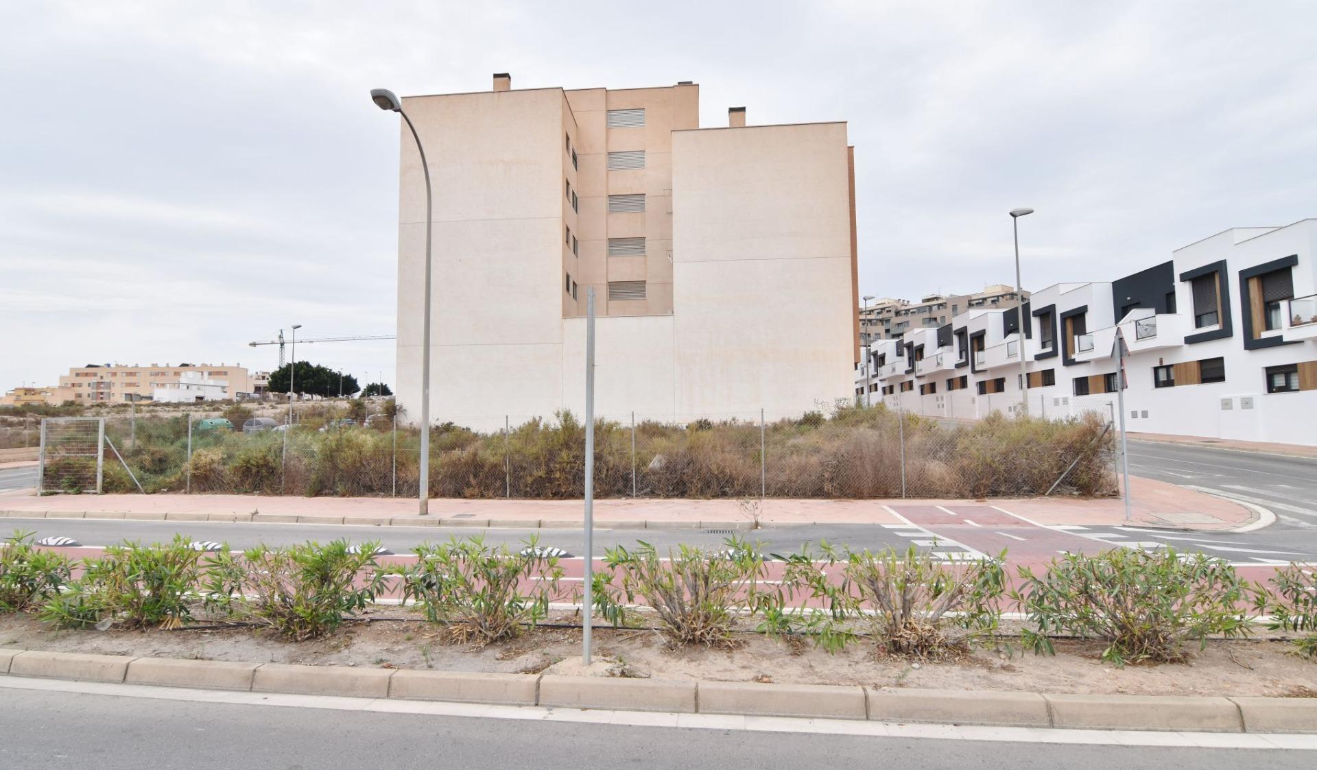 Parcela urbana en zona Torrecardenas