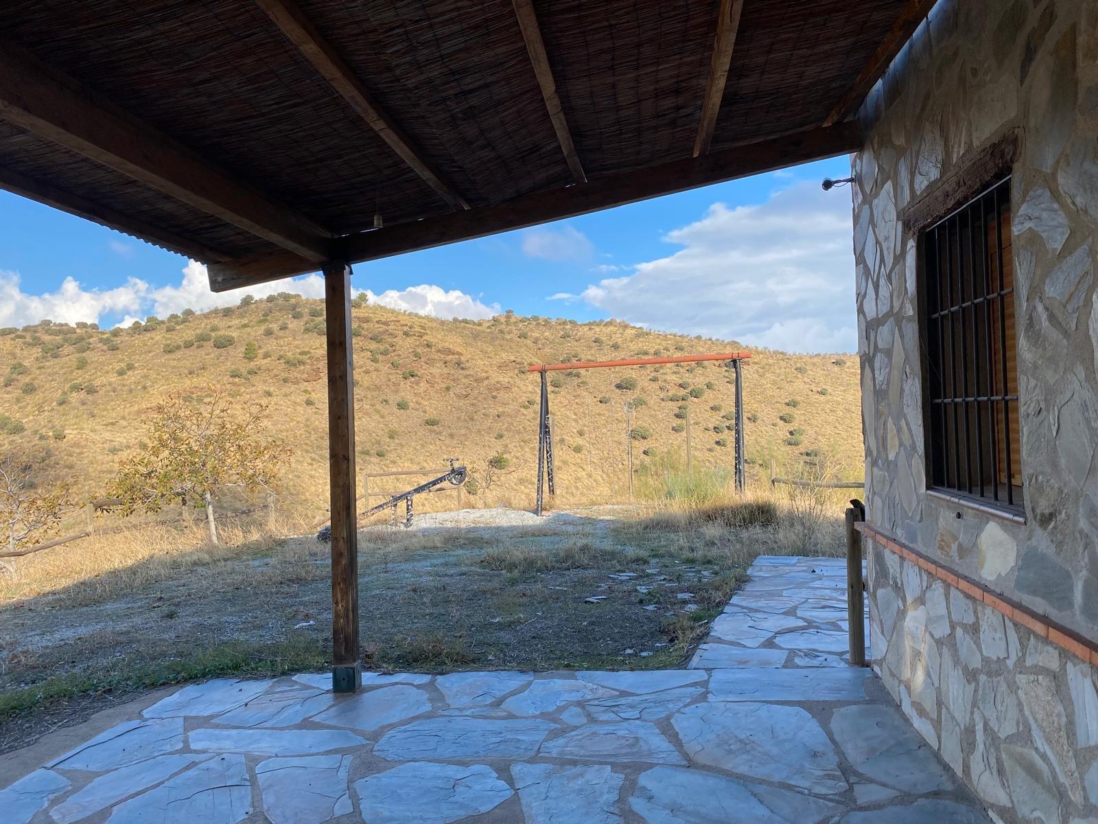 SE ALQUILA CASA EN PLENA SIERRA NEVADA