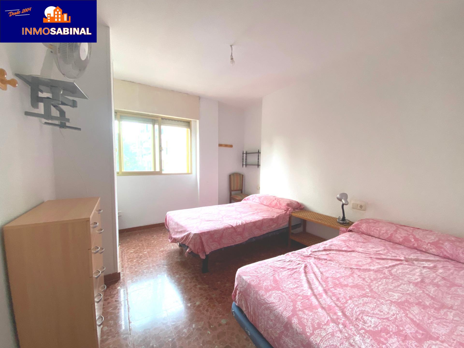 2 BAÑOS EN PASEO DEL PALMERAL !! CERCA DE TODOS LOS SERVICIOS Y DE LA PLAYA