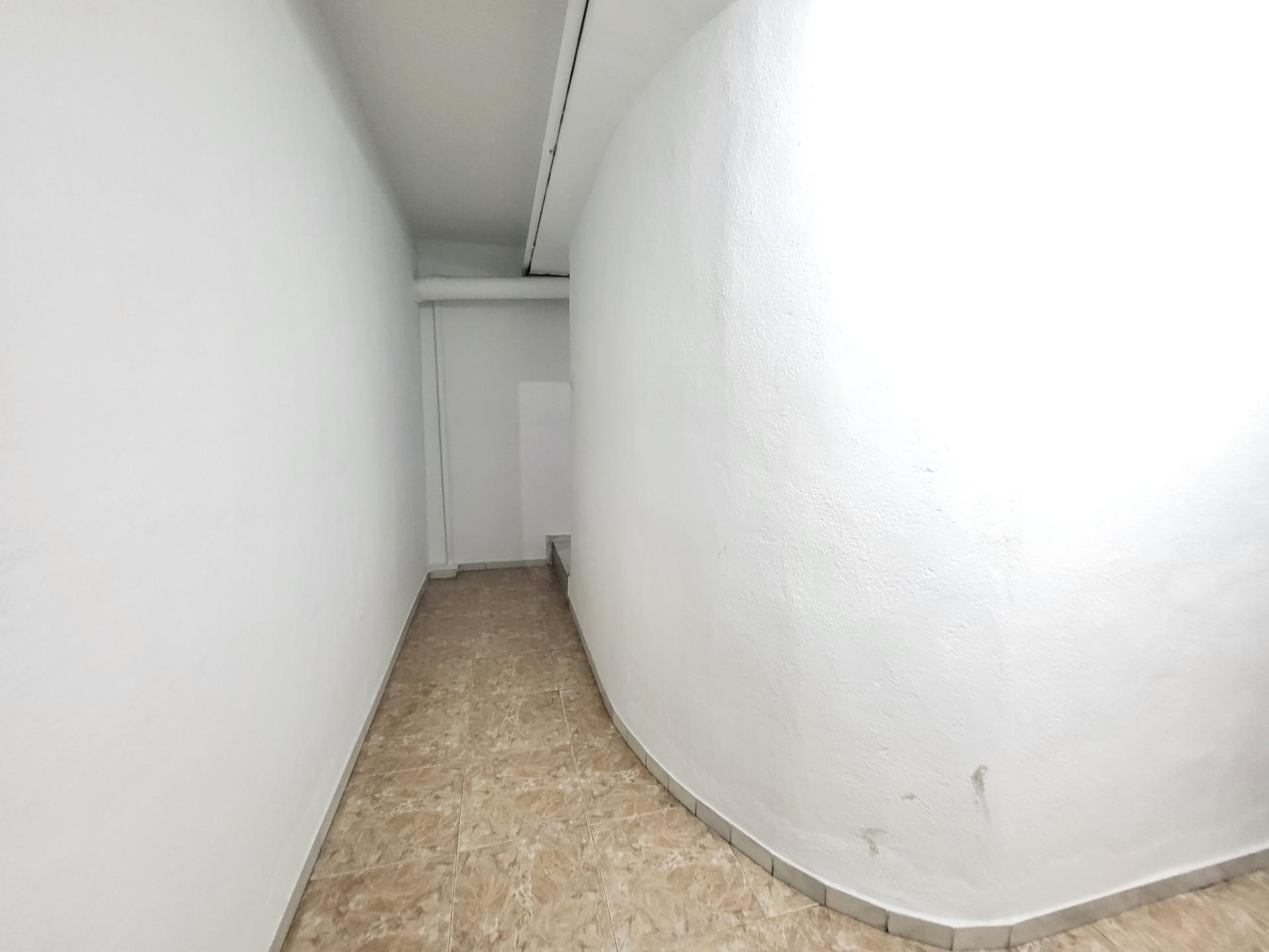 SE VENDE PLAZA DE GARAJE EN RAMBLA AMATISTEROS