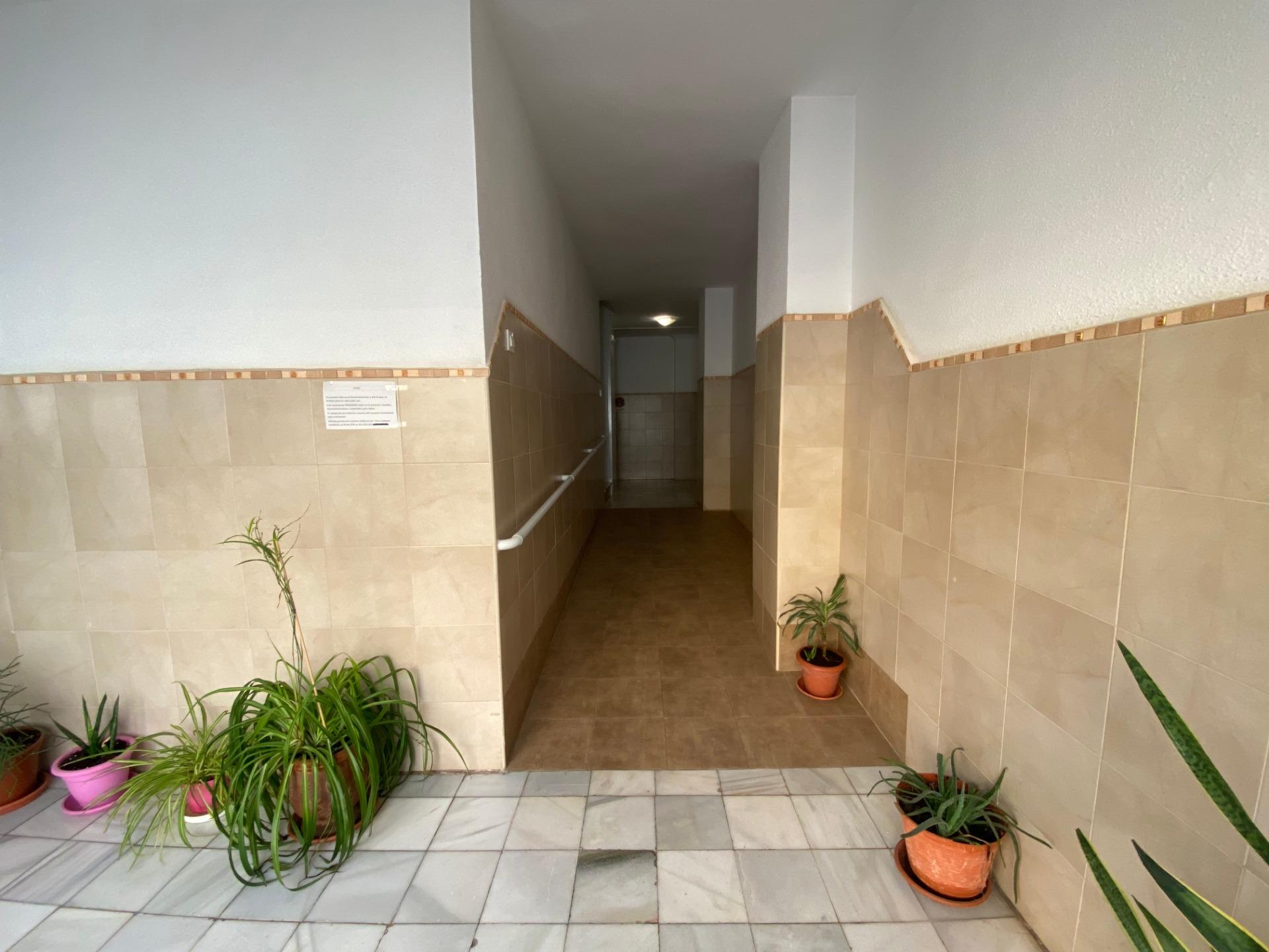 1 BAÑO EN ZONA CÉNTRICA DE ROQUETAS PUEBLO