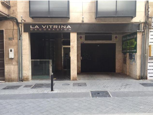 LOCAL COMERCIAL EN CALLE PEATONAL CON MUCHO PASO !!