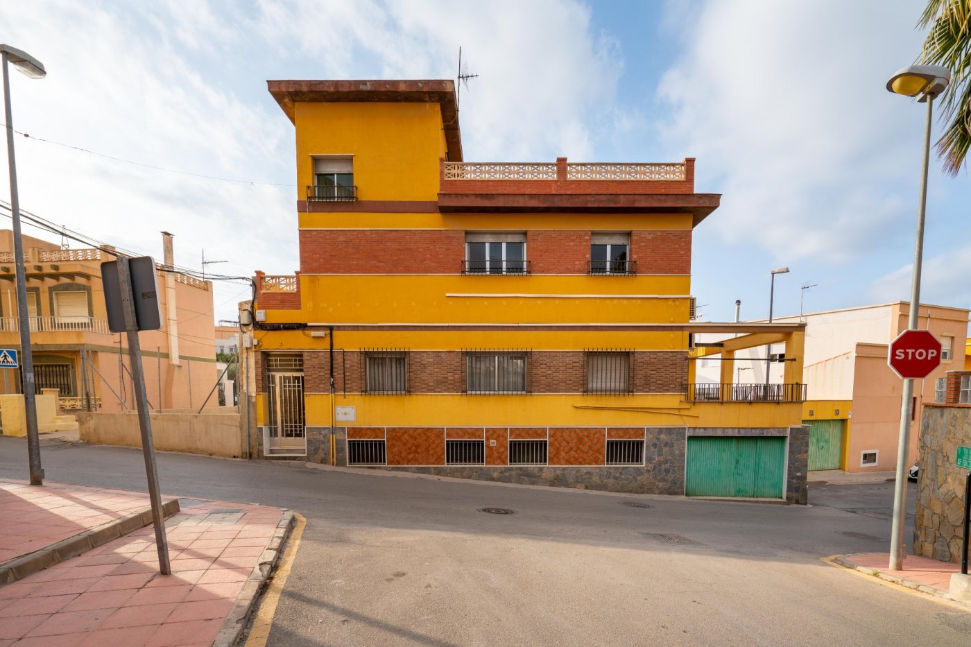 CASA CON PARCELA EN HUERCAL DE ALMERIA