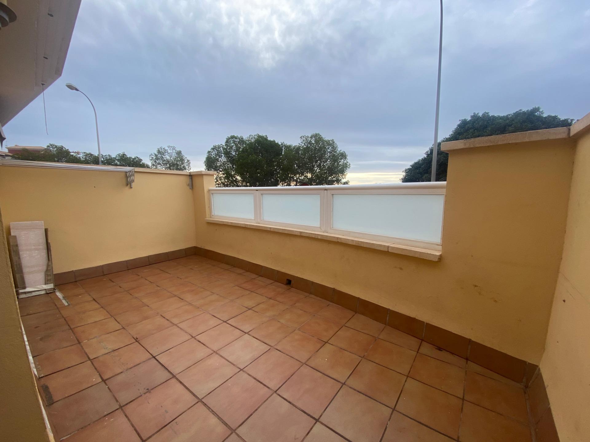 1 BAÑO CON UNA GRAN TERRAZA CON VISTAS AL MAR!!